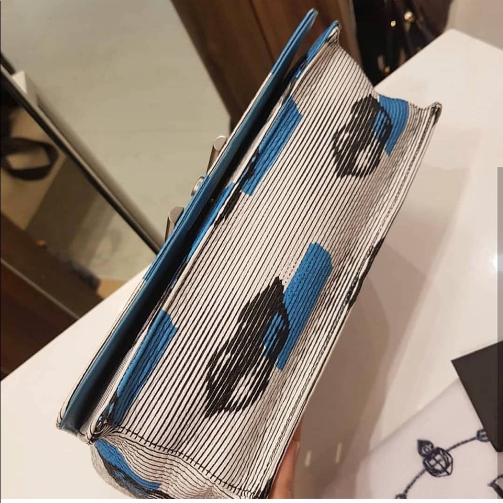 💯✅ Authentic Prada - Picture 5 of 8